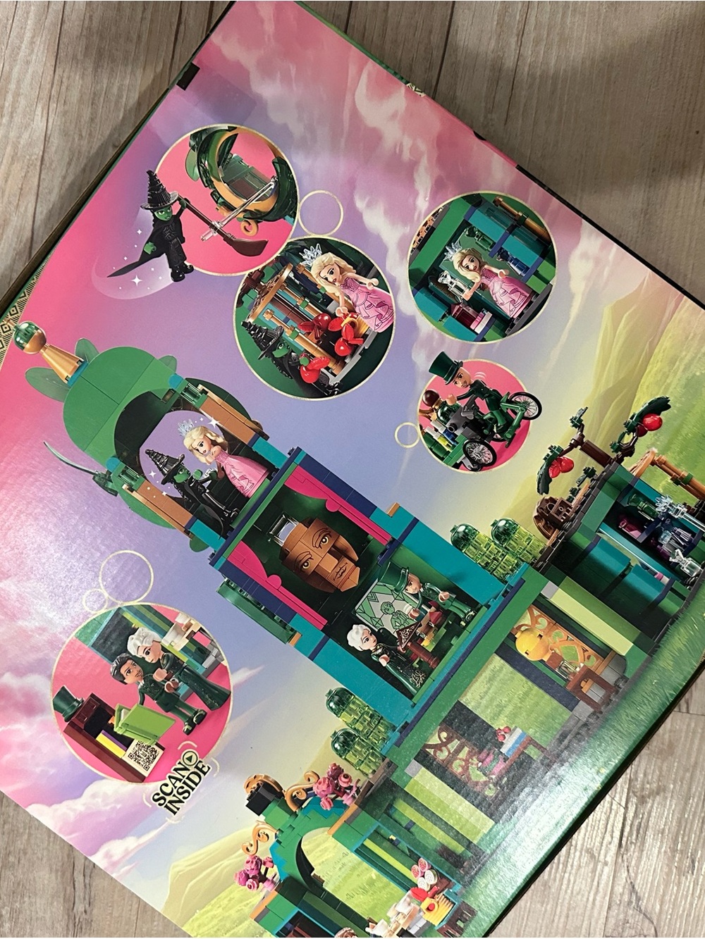 LEGO Wicked Emerald Tower Playset - Green & Gold Accents - Picture 5 of 6